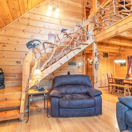 Moonshine Ridge Cabin With Hot Tub And Fire Pit Pigeon Forge Dış mekan fotoğraf