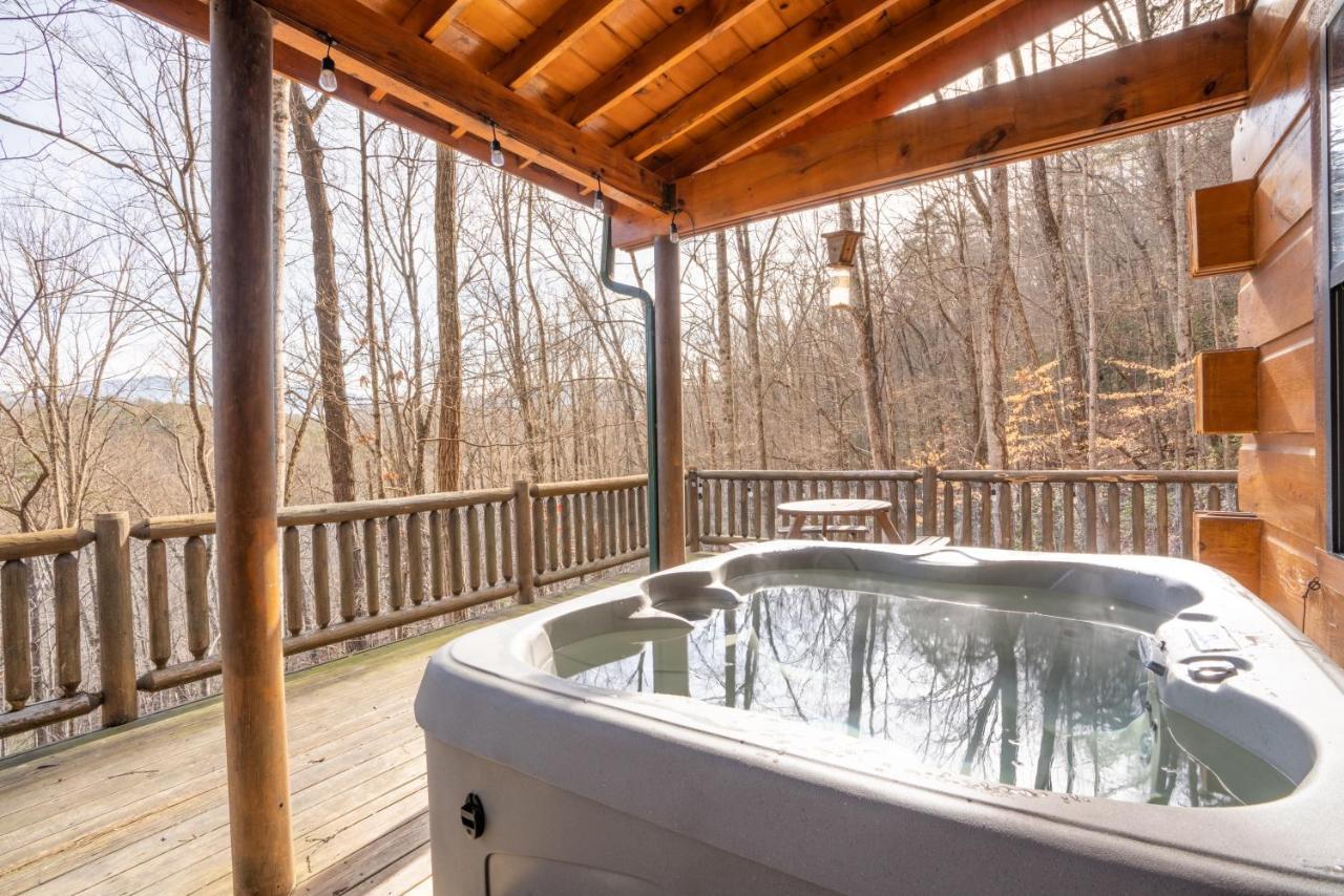 Moonshine Ridge Cabin With Hot Tub And Fire Pit Pigeon Forge Dış mekan fotoğraf