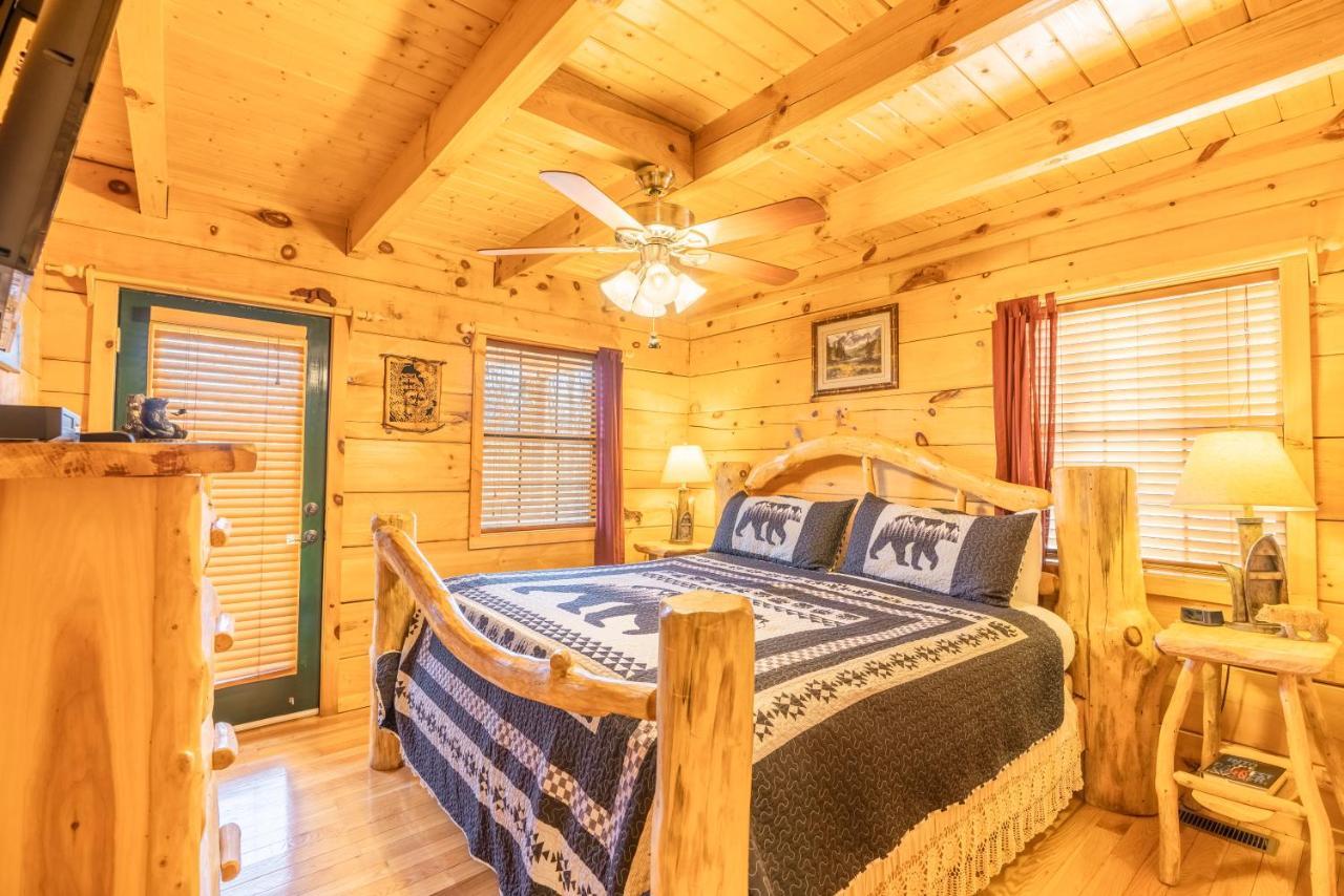 Moonshine Ridge Cabin With Hot Tub And Fire Pit Pigeon Forge Dış mekan fotoğraf