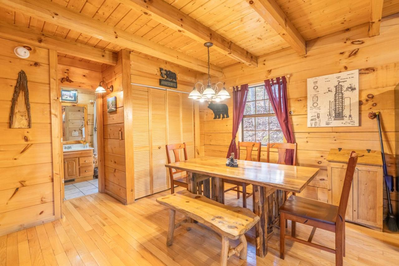 Moonshine Ridge Cabin With Hot Tub And Fire Pit Pigeon Forge Dış mekan fotoğraf