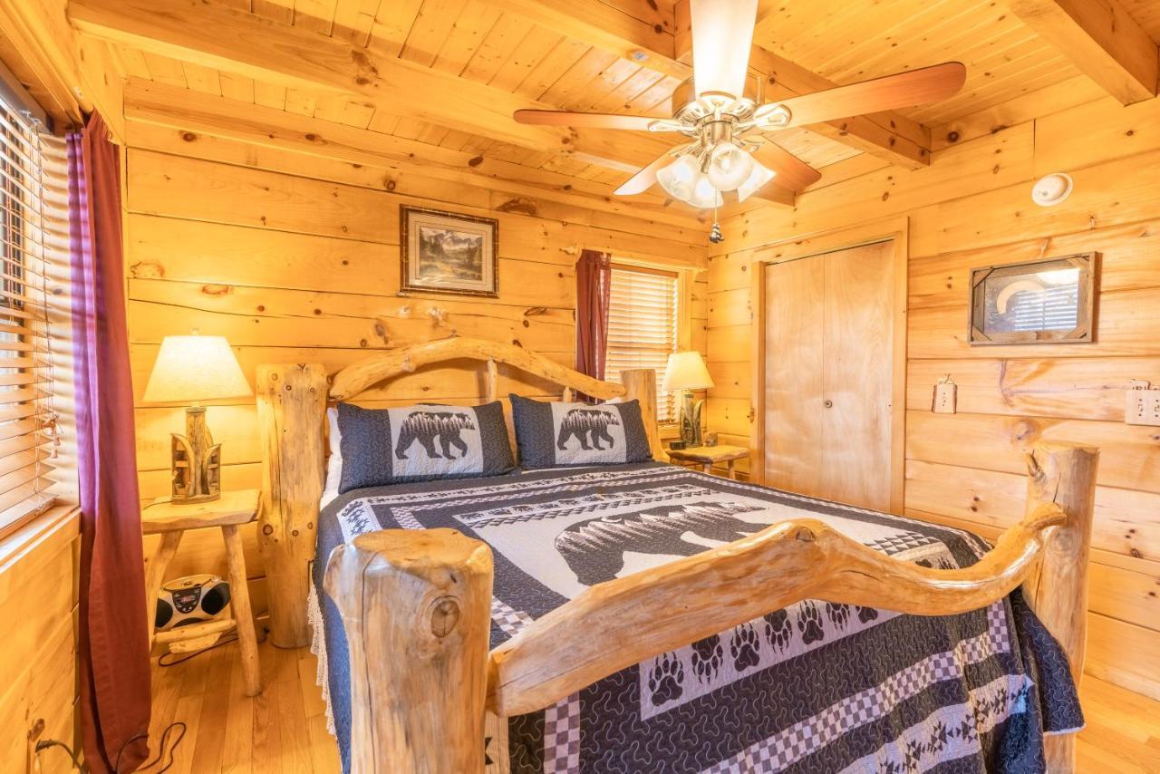 Moonshine Ridge Cabin With Hot Tub And Fire Pit Pigeon Forge Dış mekan fotoğraf