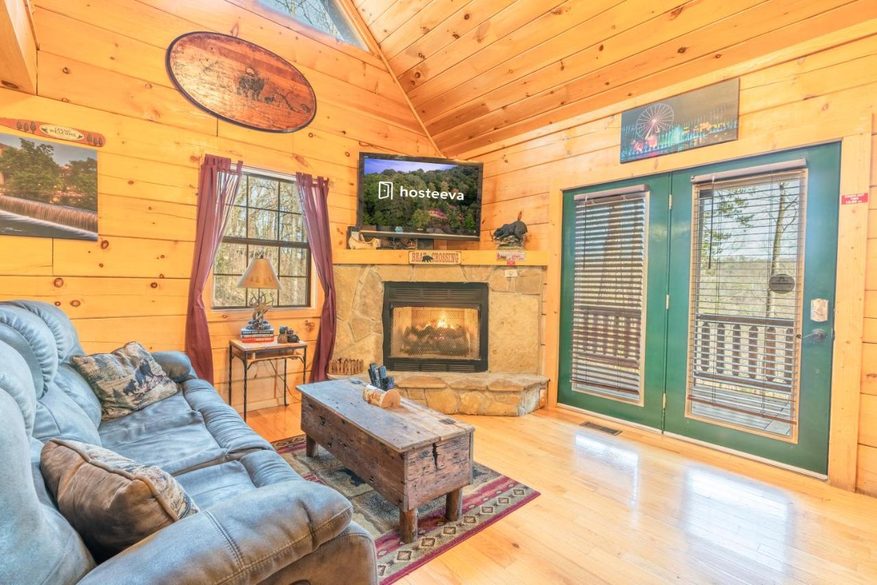 Moonshine Ridge Cabin With Hot Tub And Fire Pit Pigeon Forge Dış mekan fotoğraf